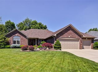 542 White Oak Ln, Greenwood, IN 46142
