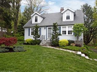 14 Johnson Dr, Sandy Hook, CT 06482