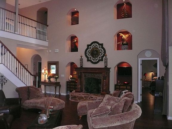 2nd image of 922 Hickory Fork Dr