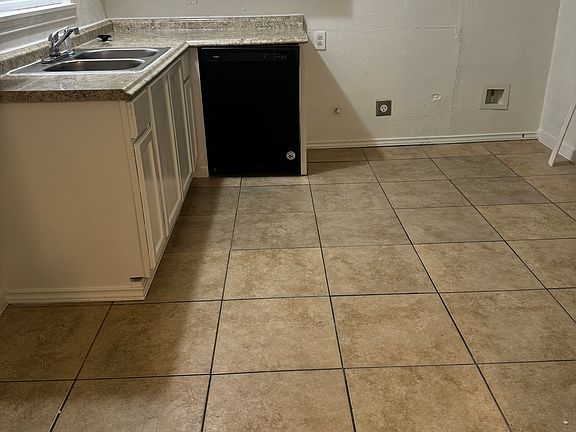 4th image of 3729 Tam O Shanter Dr