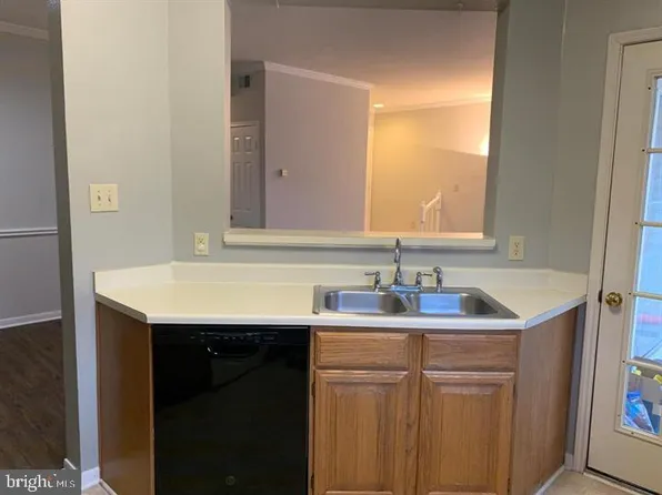 668 Gateway Dr SE Unit 406, Leesburg, VA 20175