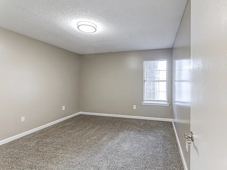 The Waverly Apartments — Photo 39