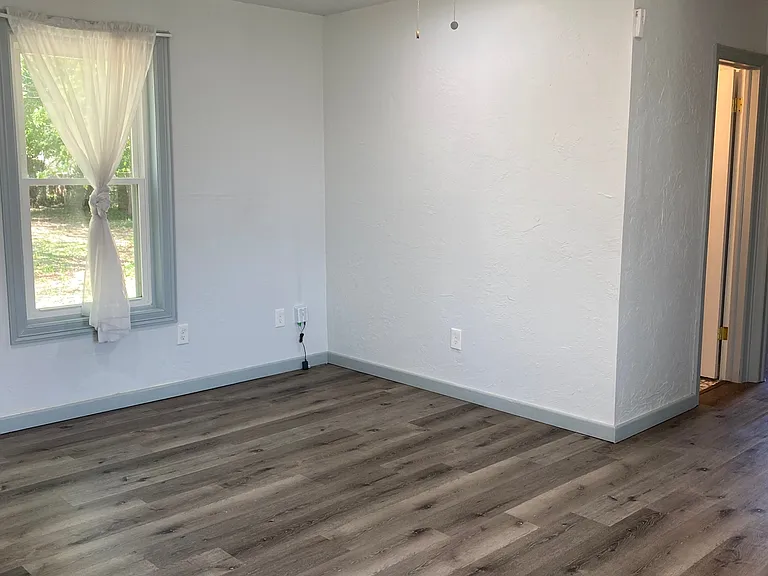 315 W Lilac Ln — Photo 7