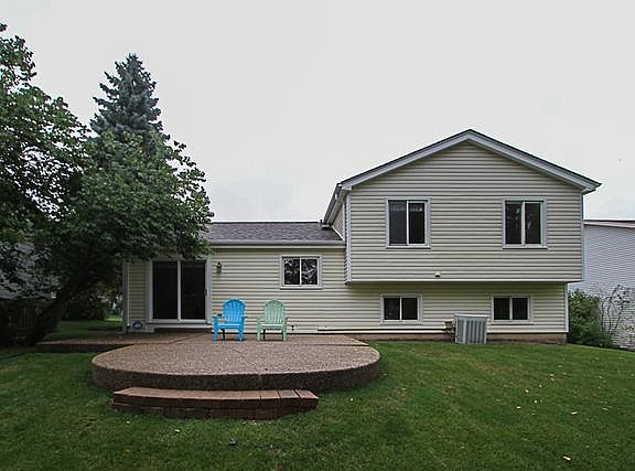 2nd image of 17465 W Woodland Dr