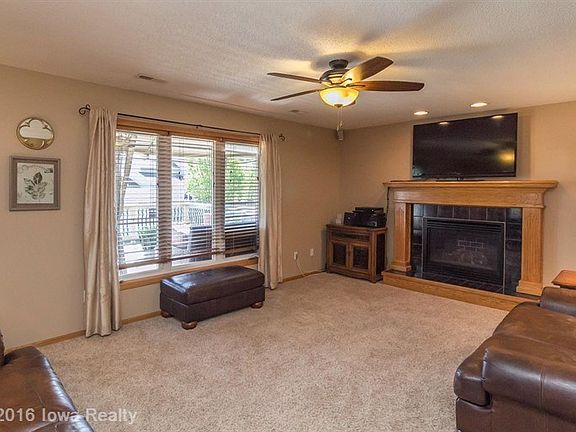 3rd image of 955 SE Cypress Ct