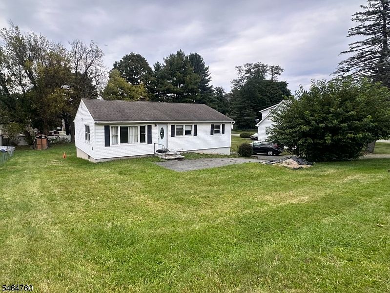 1st image of 270 Munsonhurst Rd