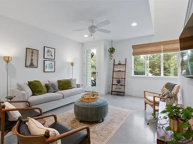 801 N Bluff Dr #18 — Photo 11