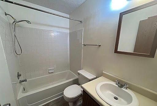4th image of 3689 Heatherglen Dr
