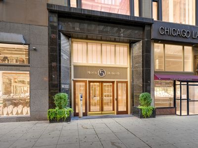 5 N Wabash Ave APT 704, Chicago, IL, 60602