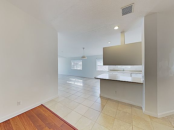 4th image of 11827 Delfina Ln