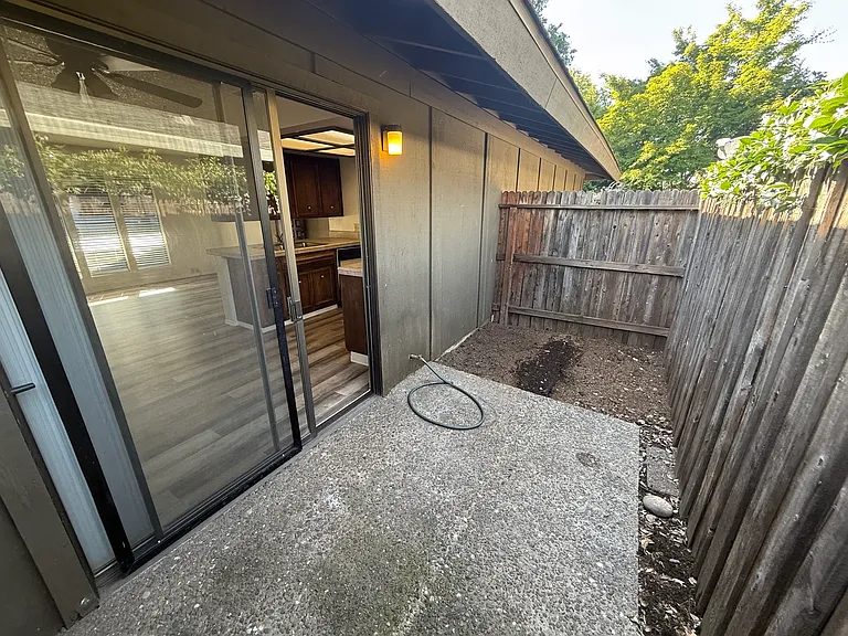 940 W East Ave #4 — Photo 7
