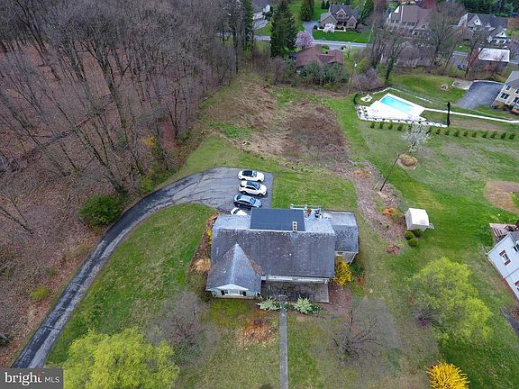 4th image of 240 Blossom Hill Dr