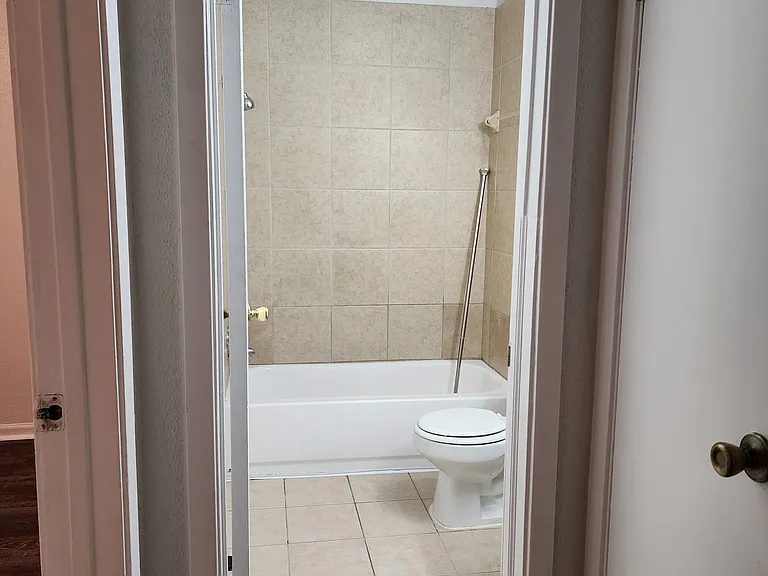 1330 Castle Glen Dr — Photo 9