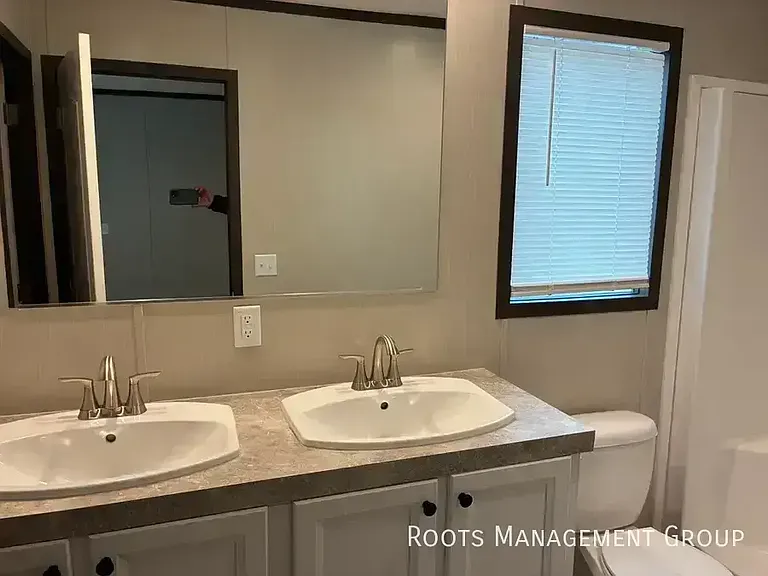 700 E 6th St #8 — Photo 4