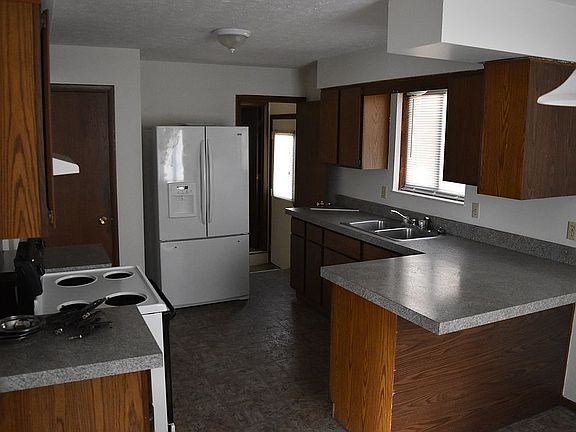 5th image of 179 Hermann St