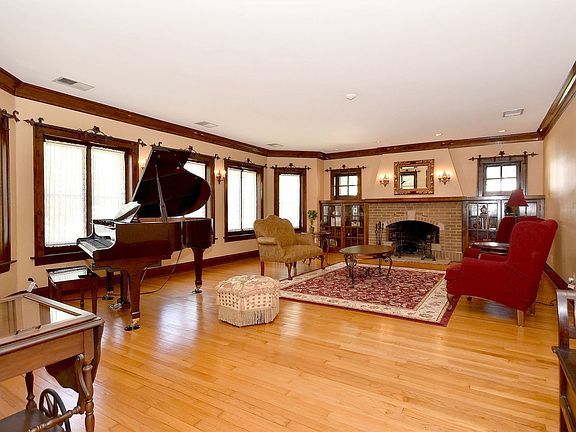 2nd image of 298 W Claremont St