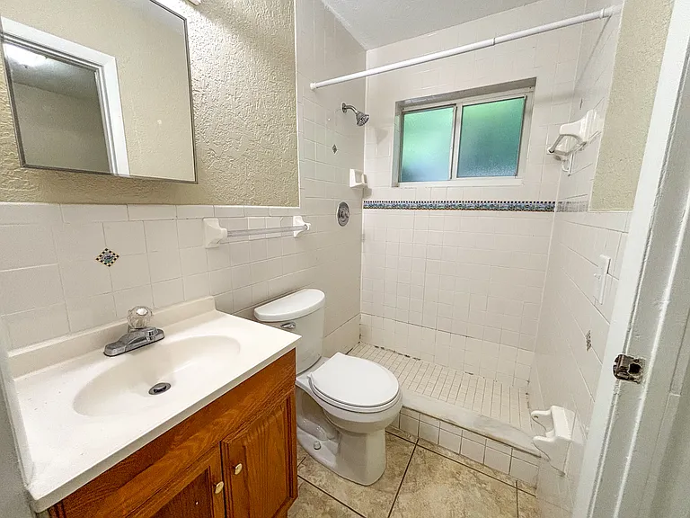 1800 NE 24th Ave #2 — Photo 7