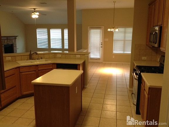 5th image of 105 Mustang Dr