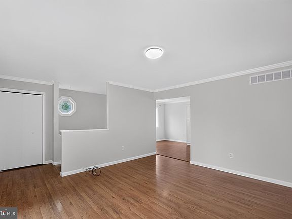3rd image of 3032 New York Ave