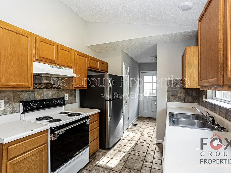 184 Brook Creek Dr — Photo 8
