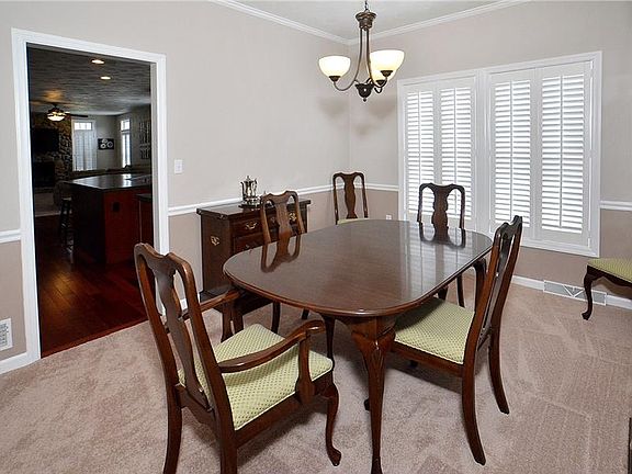 5th image of 106 Frank Cir