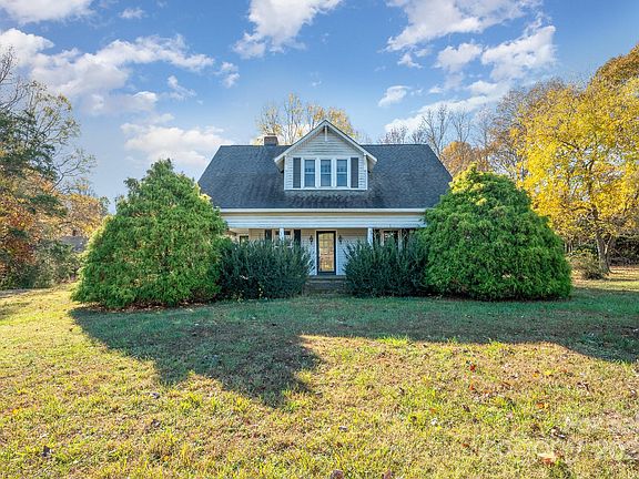 5th image of 115 Schoolhouse Ln