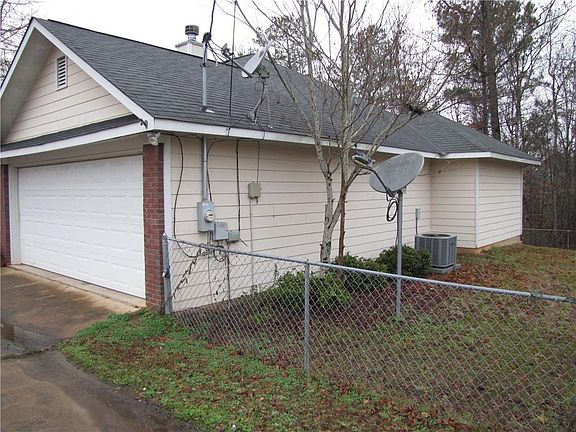 3rd image of 26 Redwood Dr