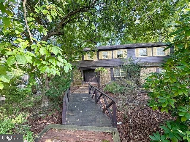 2nd image of 1840 Lark Ln