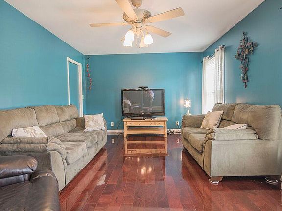 4th image of 311 E Northfield Blvd