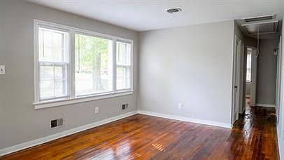 3rd image of 1714 Glenview Rd