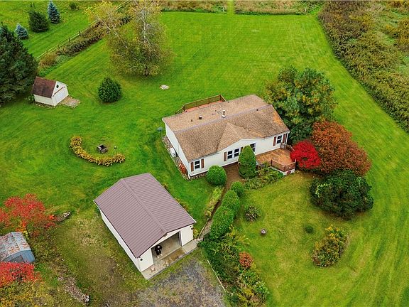 4th image of 685 Hardscrabble Rd