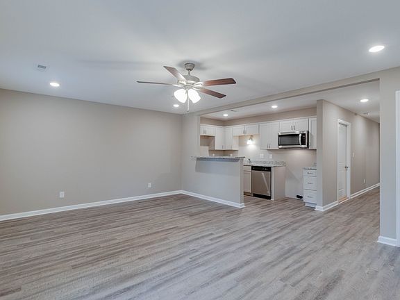 5th image of 135 Country Ln #904