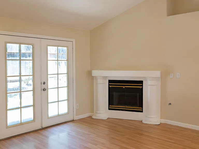 1044 E Manhattan Ave — Photo 10