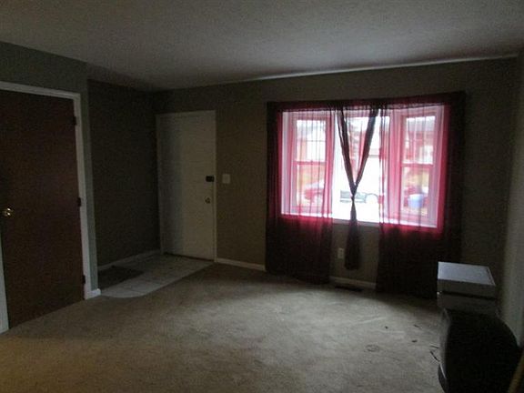 2nd image of 9862 Pinedale Dr