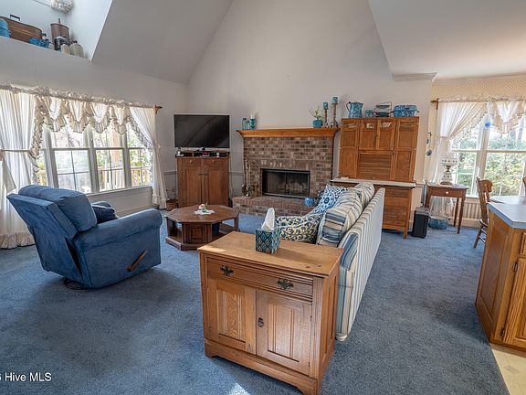 3rd image of 407 Loma Linda Drive