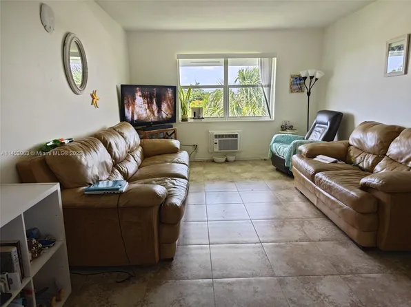 1150 E Sample Rd APT 310, Pompano Beach, FL 33064