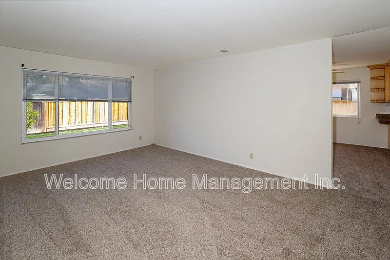 4 bed, 2.0 bath, 1368 sqft, $4,195 — Photo 4
