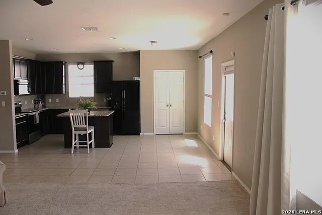 4 bed, 2.5 bath, 2216 sqft, $2,200 — Photo 3