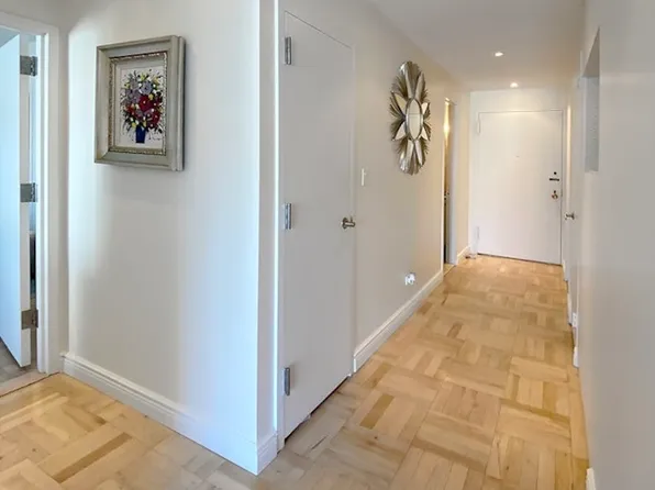 303 East 57th Street image 8 of 12