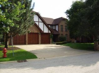 805 Spring Valley Ct, Schaumburg, IL 60193