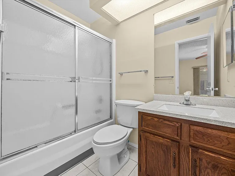 29 Lake Vista Trl #205 — Photo 3
