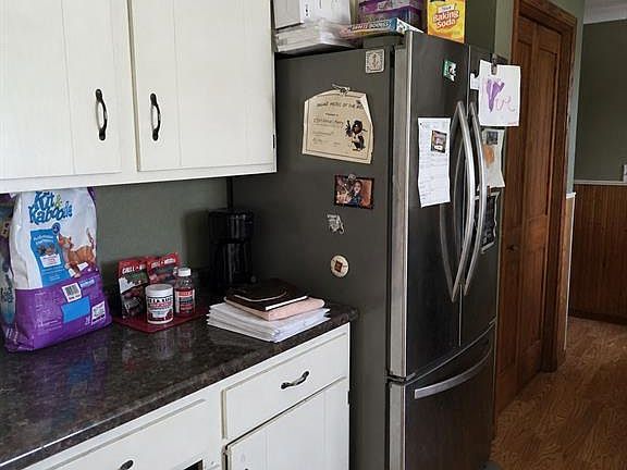 4th image of 804 Thompson Street