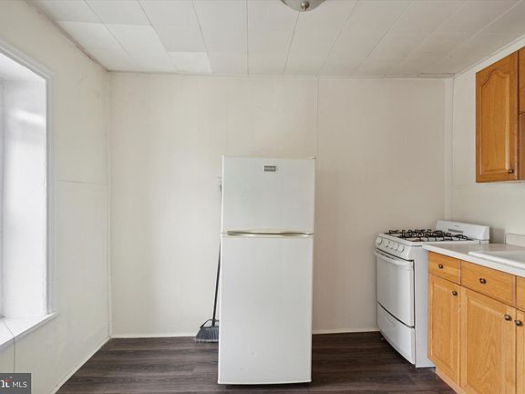 5th image of 448 Krams Ave #3