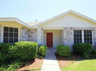 2926 Mayfair Ln, Lancaster, TX 75134