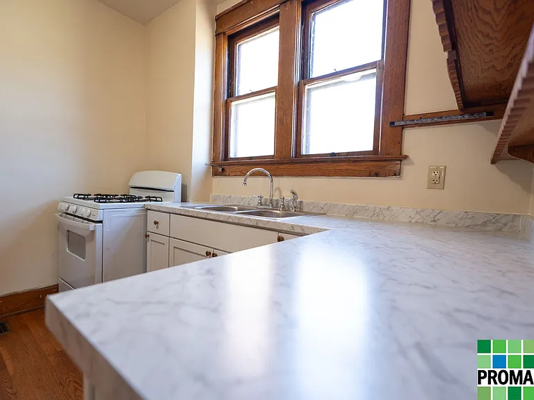 21 Moore Ave — Photo 15