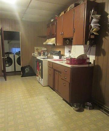 2nd image of 810 Guilford St