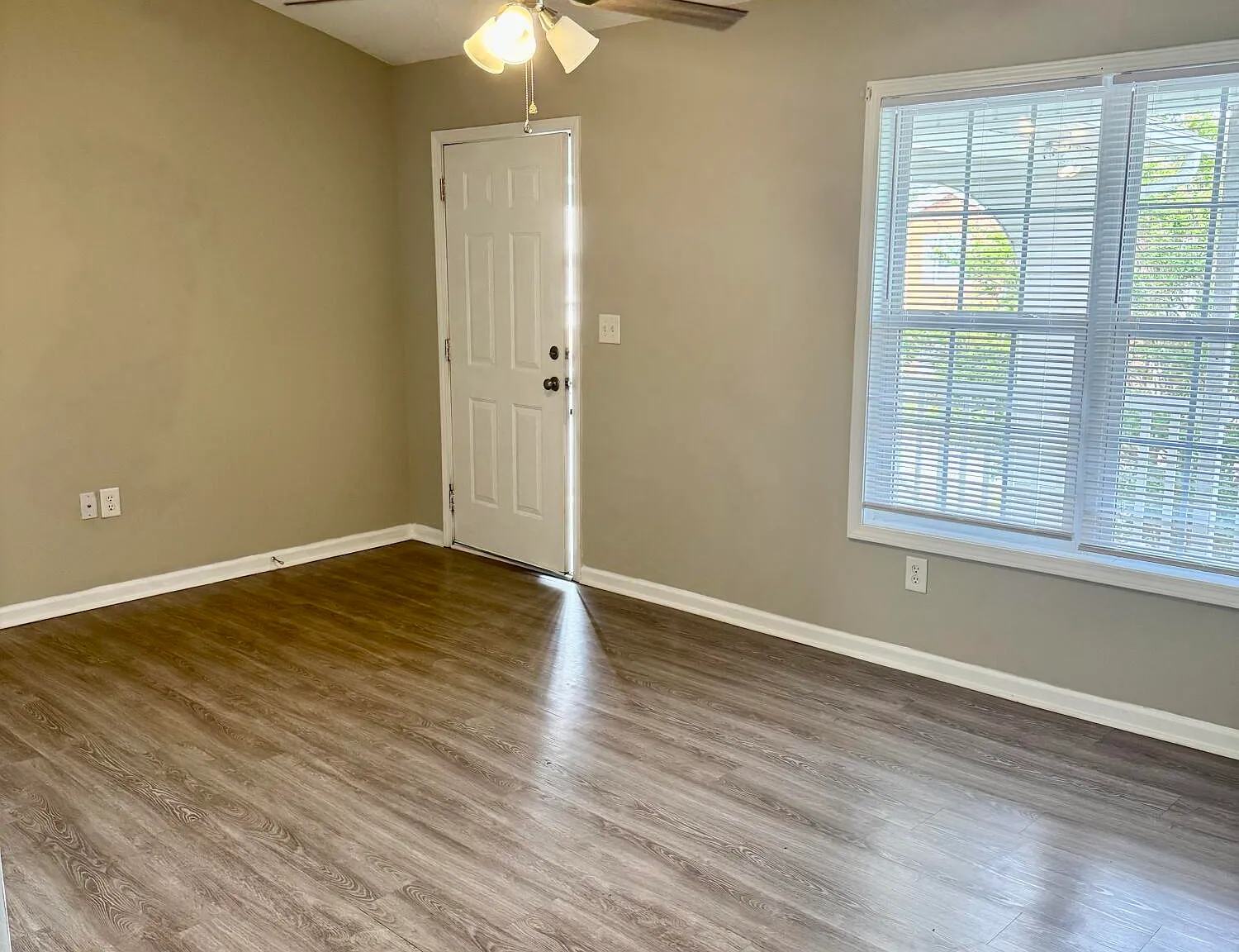 1 bed, 1.0 bath, $850 — Photo 2