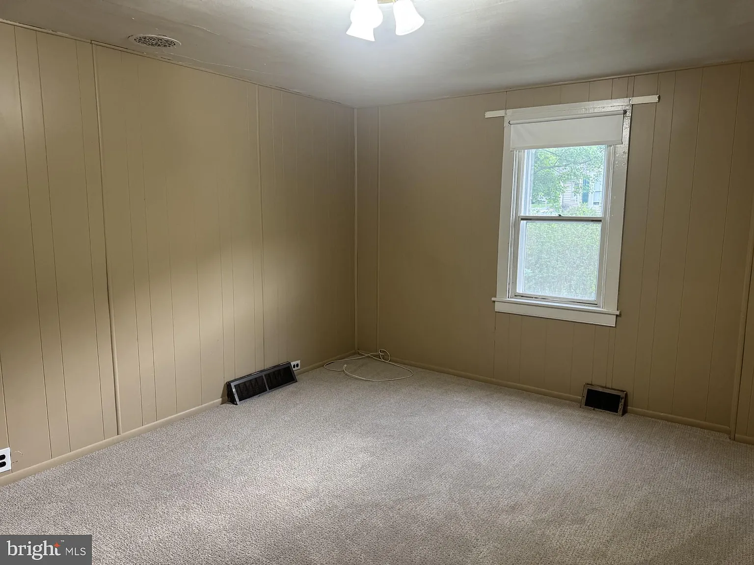 3 bed, 2.0 bath, 1242 sqft, $1,900 — Photo 3