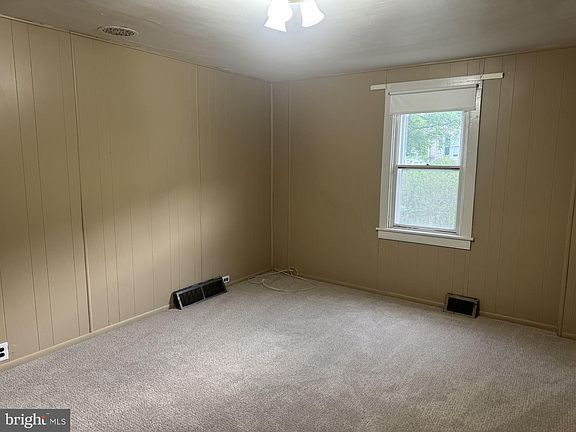 3rd image of 508 Warren Rd
