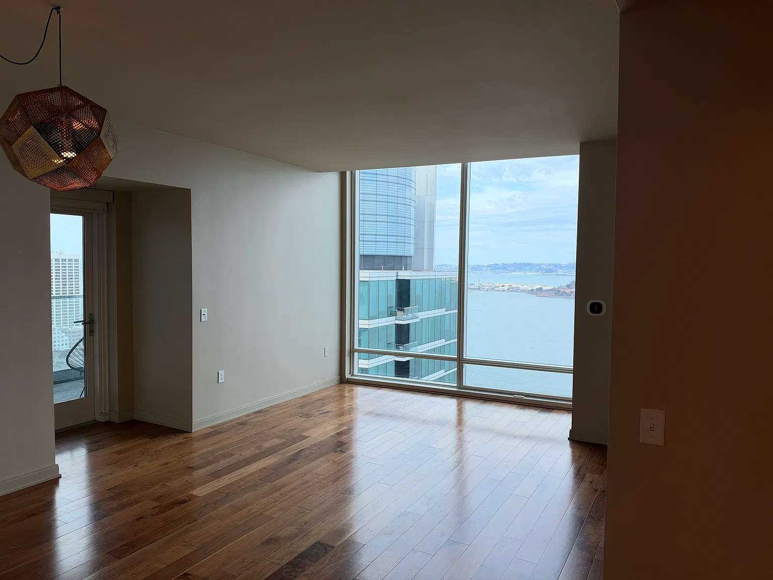 1 bed, 755 sqft, $5,950 — Photo 4